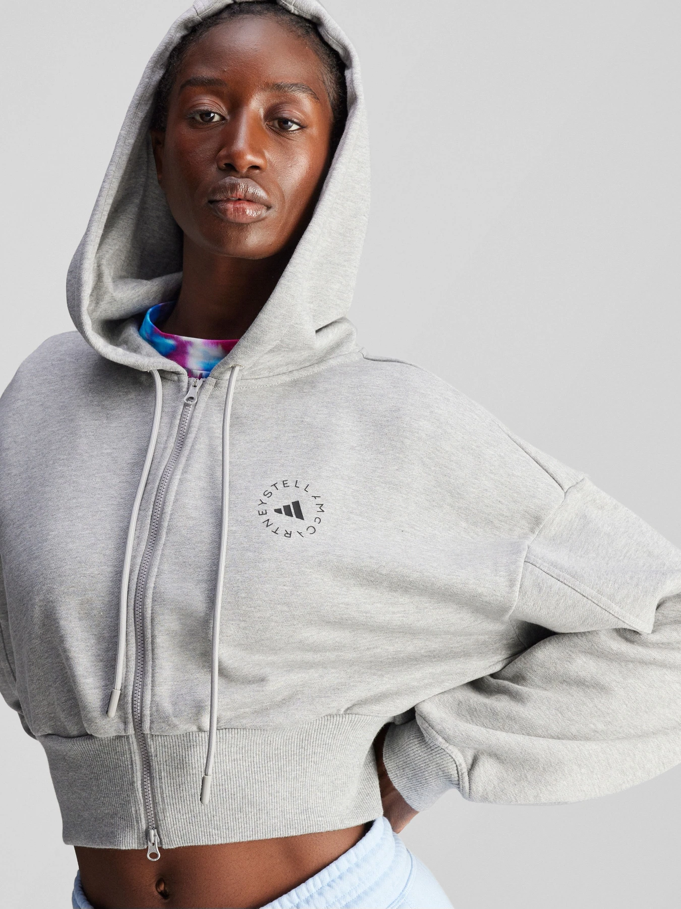 Худи и свитшоты Adidas модель IW9915 Худи и свитшоты Adidas модель IW9915 Фото