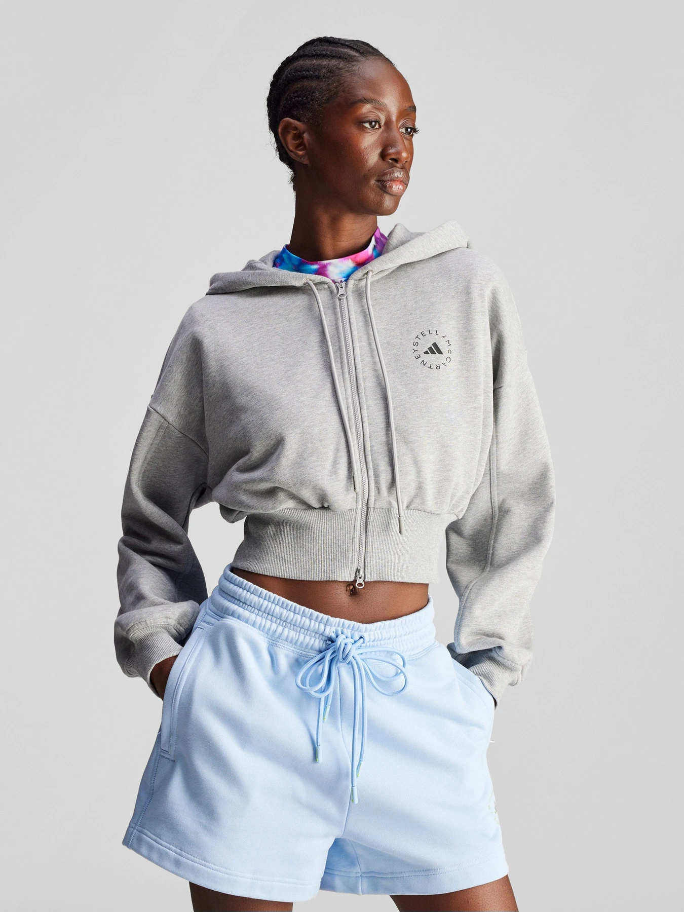 Худи и свитшоты Adidas модель IW9915 Худи и свитшоты Adidas модель IW9915 Фото