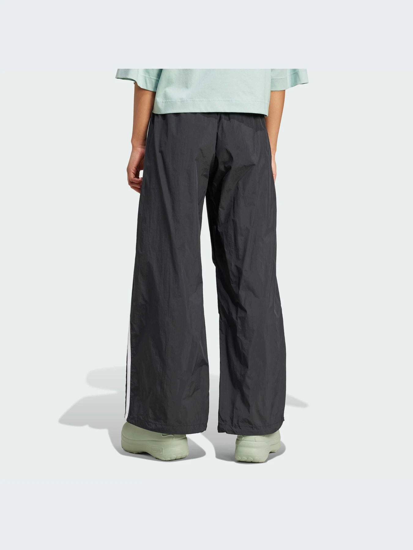 Брюки Adidas Adicolor модель IY7251 Брюки Adidas Adicolor модель IY7251 Фото
