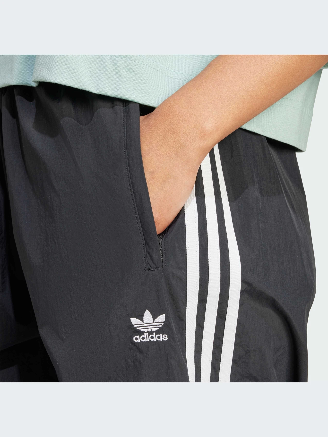 Брюки Adidas Adicolor модель IY7251 Брюки Adidas Adicolor модель IY7251 Фото
