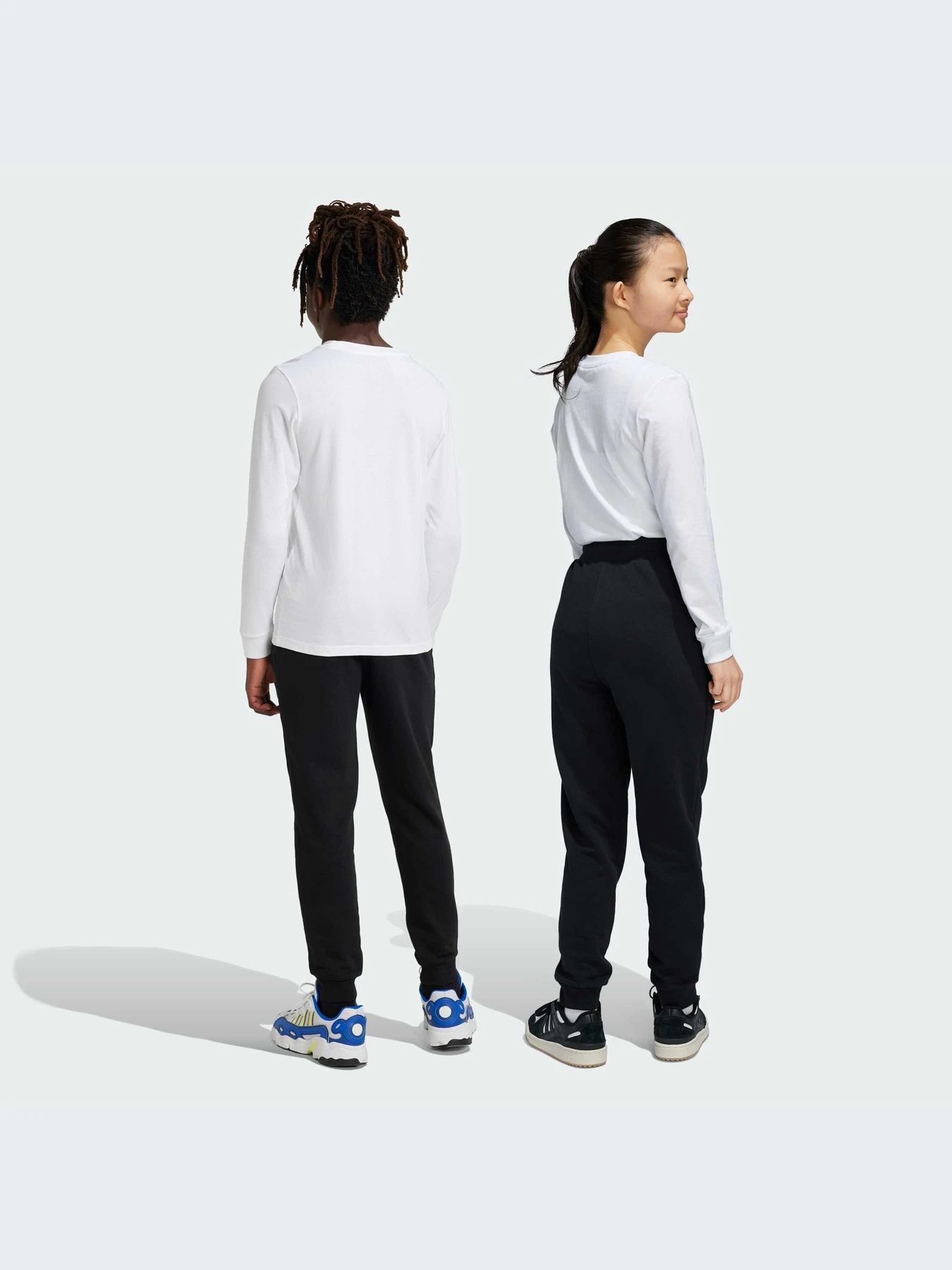 Брюки Adidas модель IW3498 Брюки Adidas модель IW3498 Фото