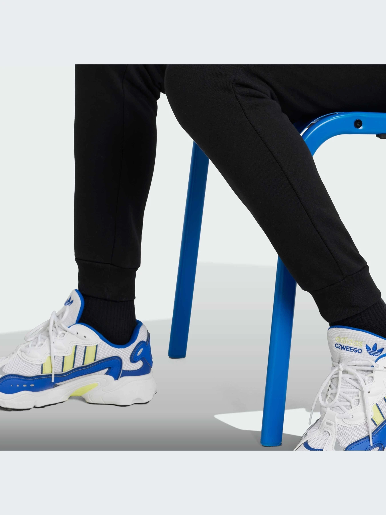 Брюки Adidas модель IW3498 Брюки Adidas модель IW3498 Фото