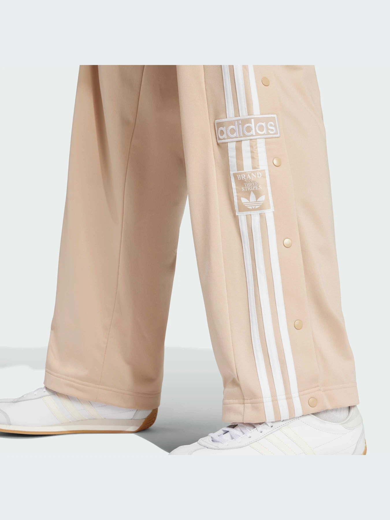 Брюки Adidas Adicolor модель IY9926 Брюки Adidas Adicolor модель IY9926 Фото