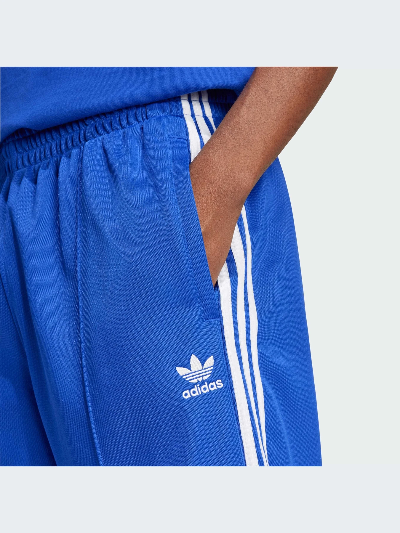 Штани Adidas Adicolor модель IZ2472 Штани Adidas Adicolor модель IZ2472 Фото
