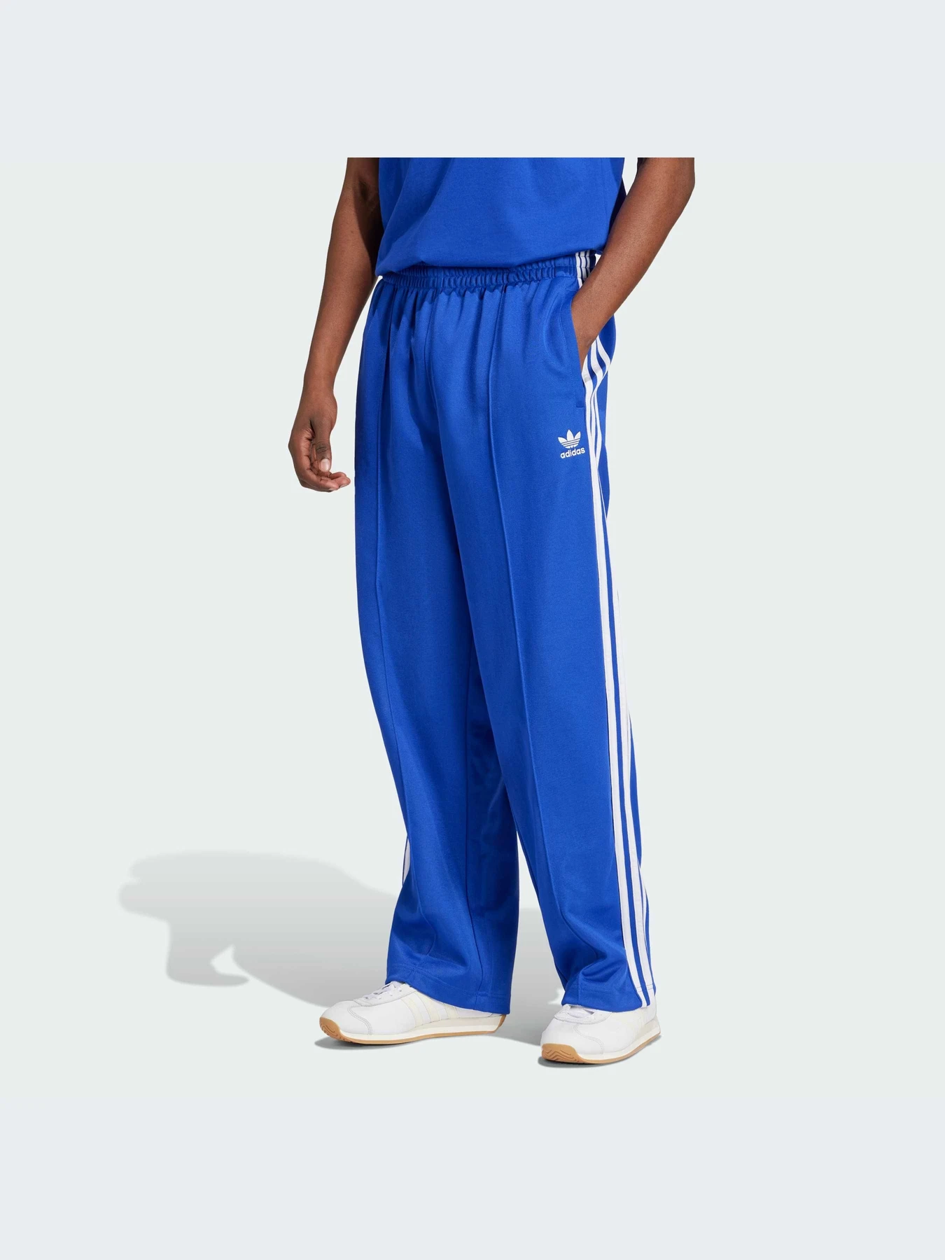 Штани Adidas Adicolor модель IZ2472 Штани Adidas Adicolor модель IZ2472 Фото