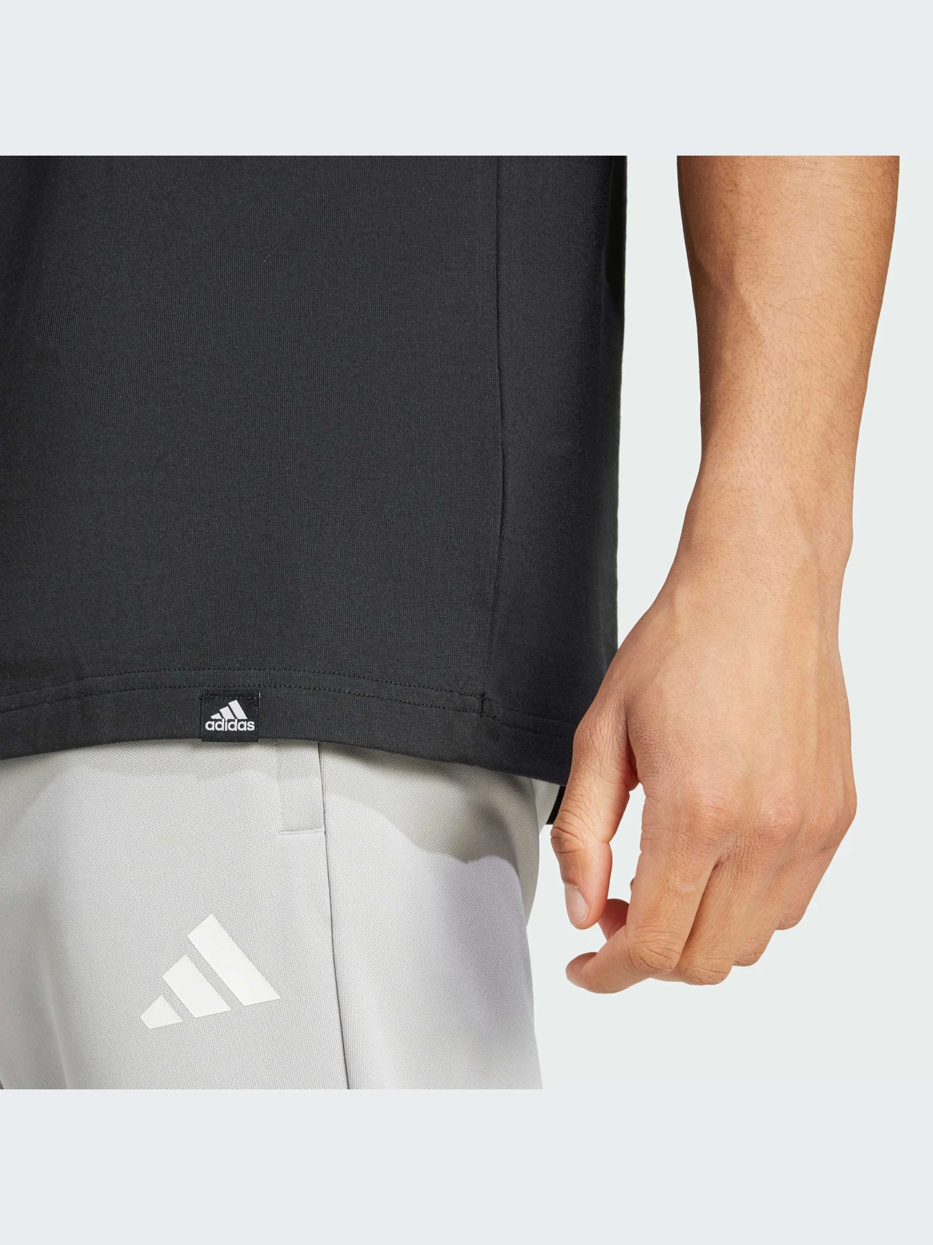 Футболки і поло Adidas модель IY8072 Футболки і поло Adidas модель IY8072 Фото