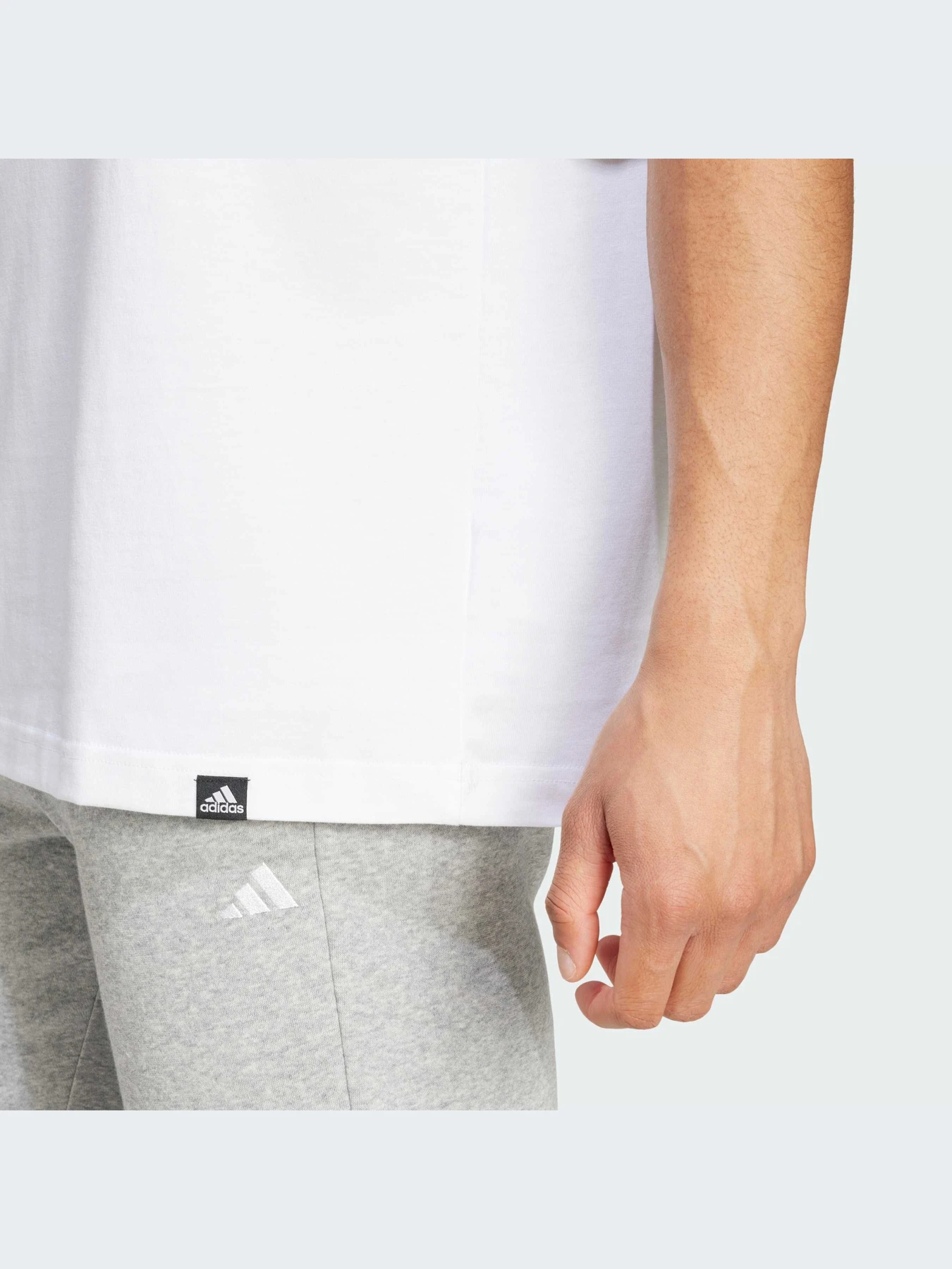 Футболки і поло Adidas модель IY8074 Футболки і поло Adidas модель IY8074 Фото
