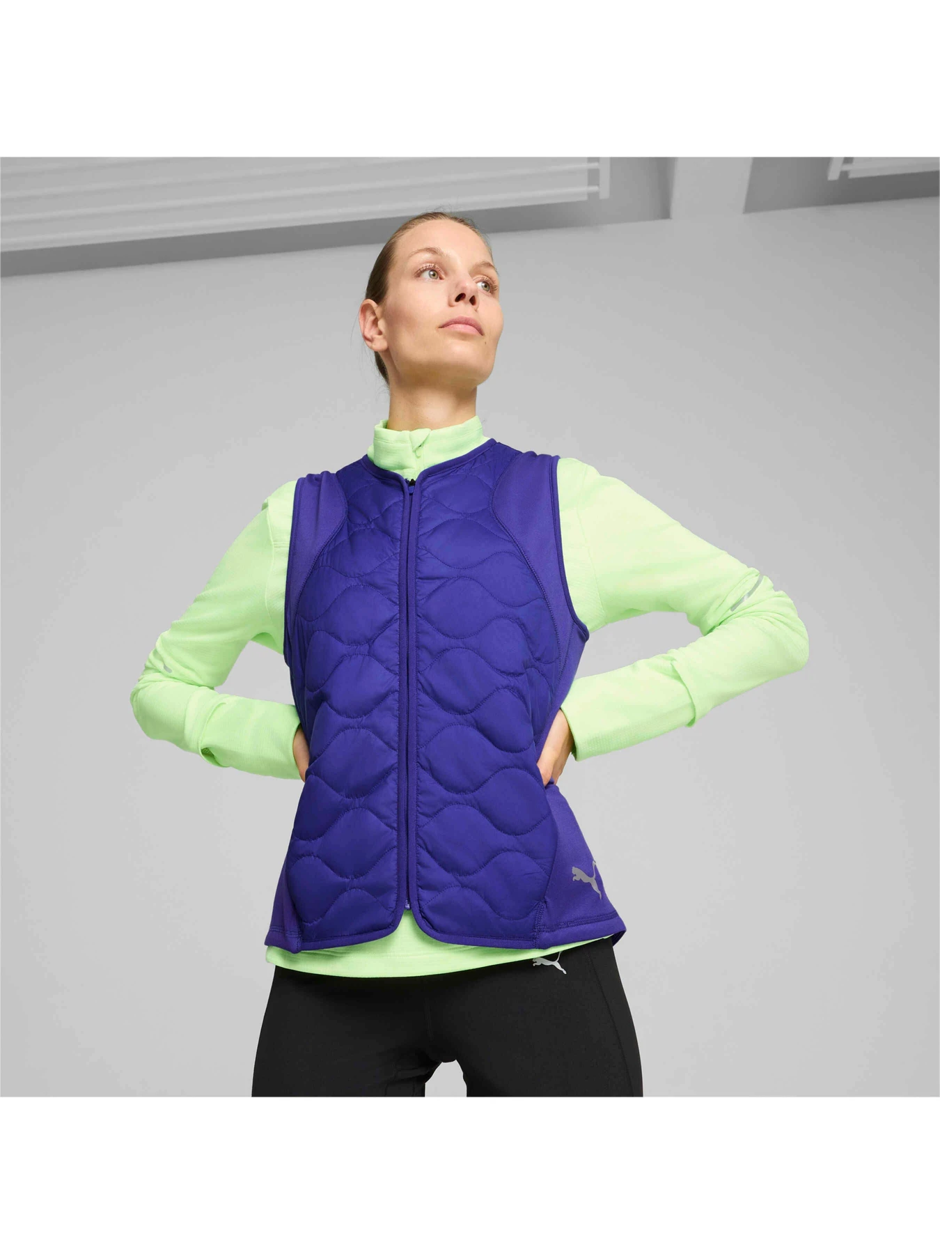 Куртки и дубленки PUMA Run Wrmlbl Padded Vest W модель 524057 Фото