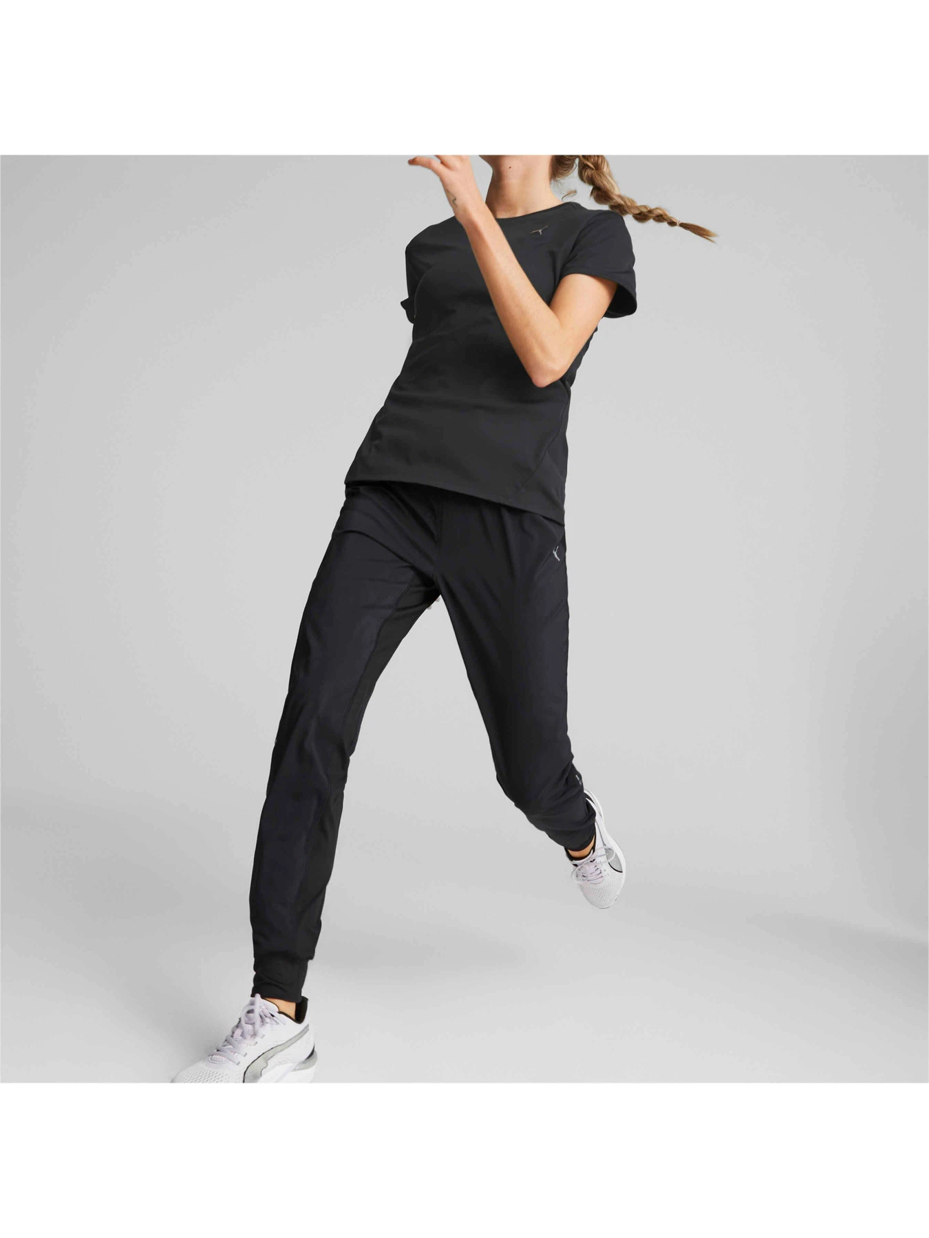 Брюки PUMA Run Favorite Tapered Pant W модель 523186 Брюки PUMA Run Favorite Tapered Pant W модель 523186 Фото