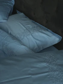 Комплект постільної білизни небесно-блакитний з вишитими гілками Cozy модель 10082600 Фото