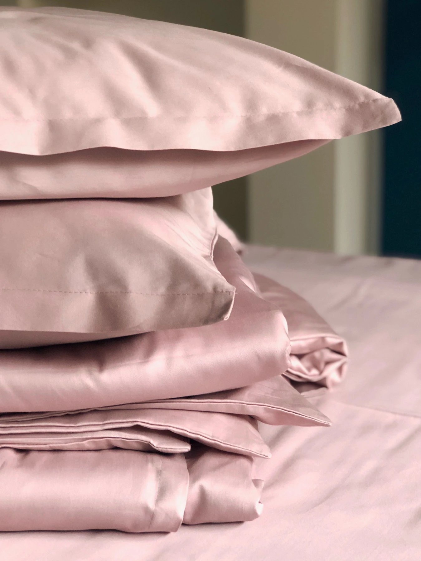 Комплект постільної білизни рожевий з вишитими білими зірками Cozy модель 8048979 Фото