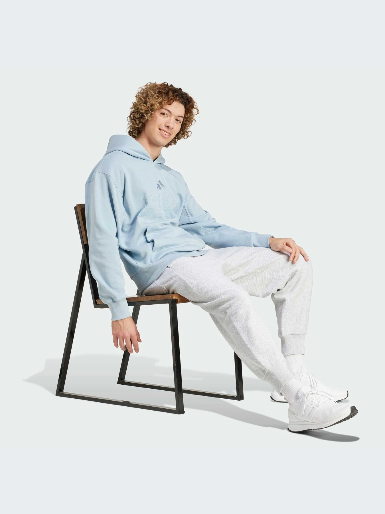 Худи и свитшоты Adidas модель IY6596 Худи и свитшоты Adidas модель IY6596 Фото