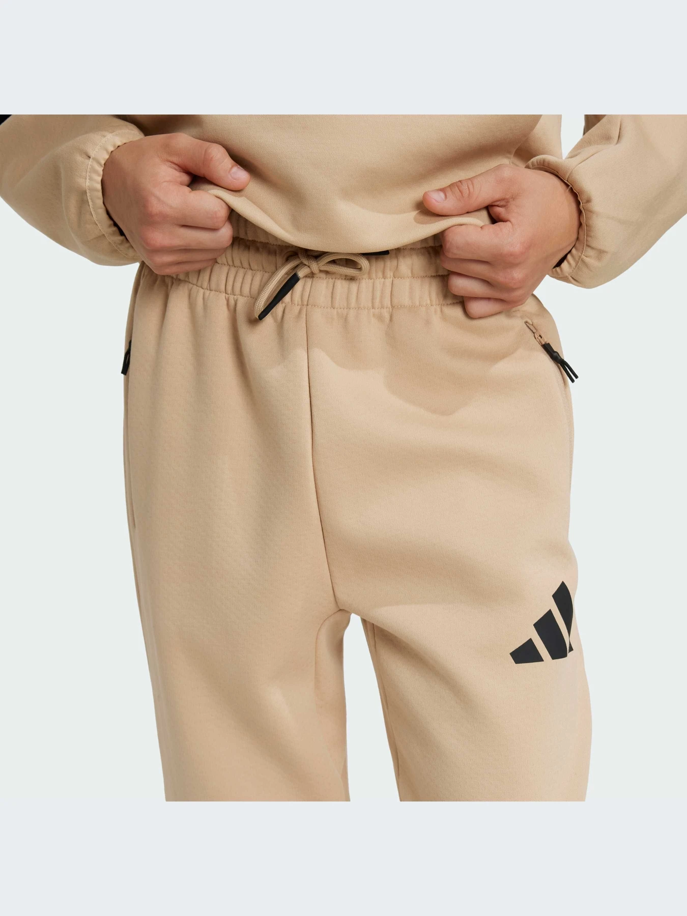 Брюки Adidas ZNE модель JF2492 Брюки Adidas ZNE модель JF2492 Фото