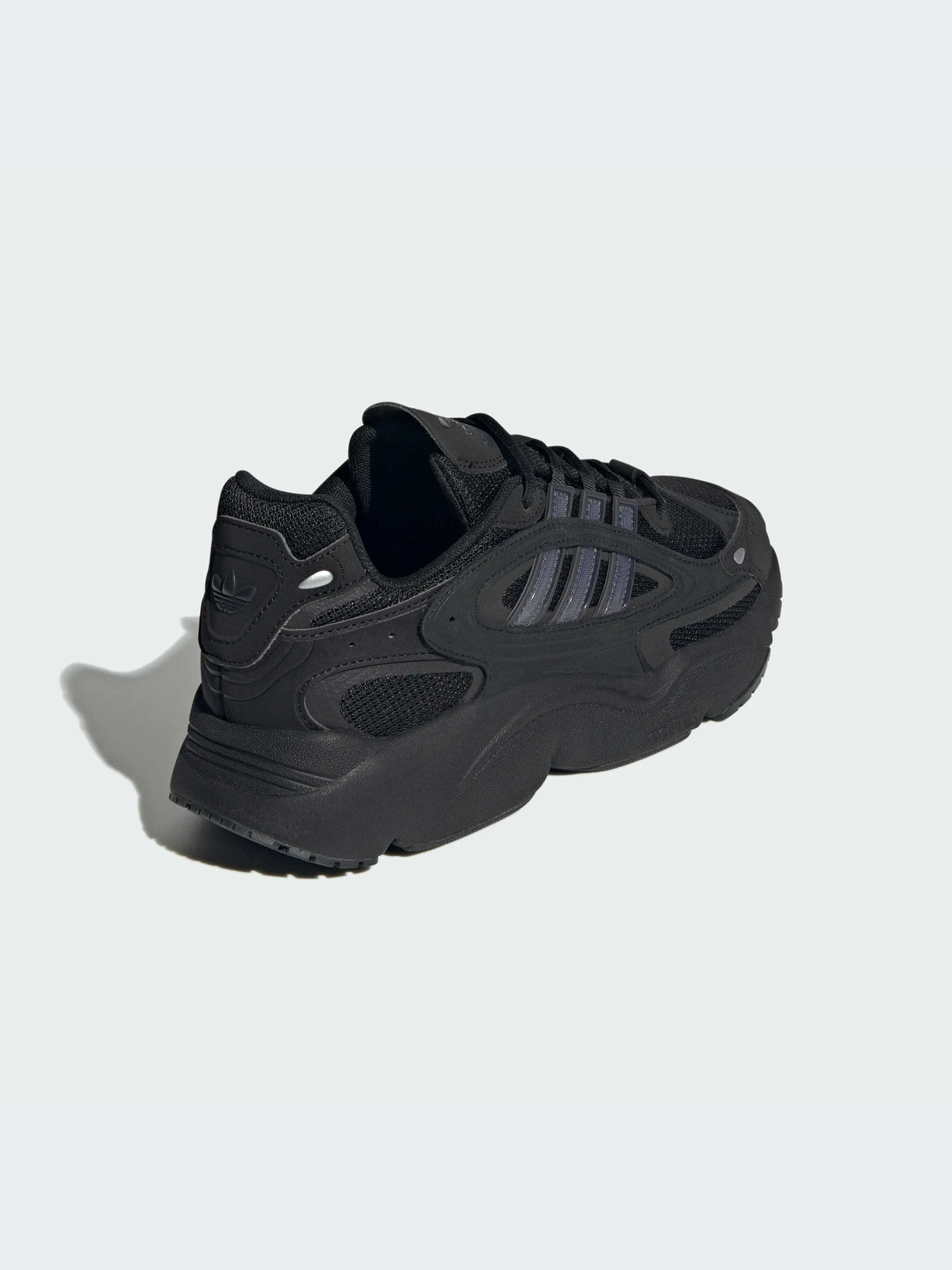 Кроссовки Adidas Ozweego модель IF9601 Кроссовки Adidas Ozweego модель IF9601 Фото
