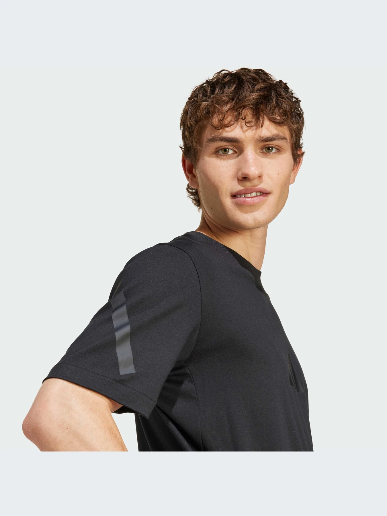 Футболки і поло Adidas ZNE модель JE3069 Футболки і поло Adidas ZNE модель JE3069 Фото