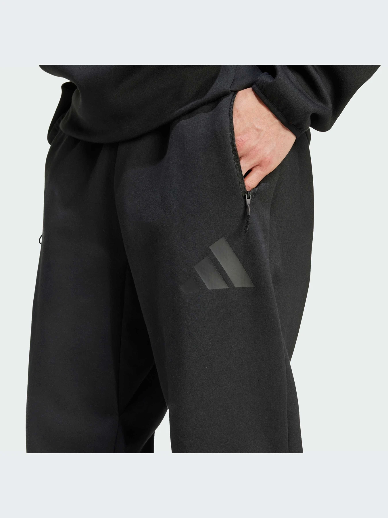 Брюки Adidas ZNE модель JD9599 Брюки Adidas ZNE модель JD9599 Фото