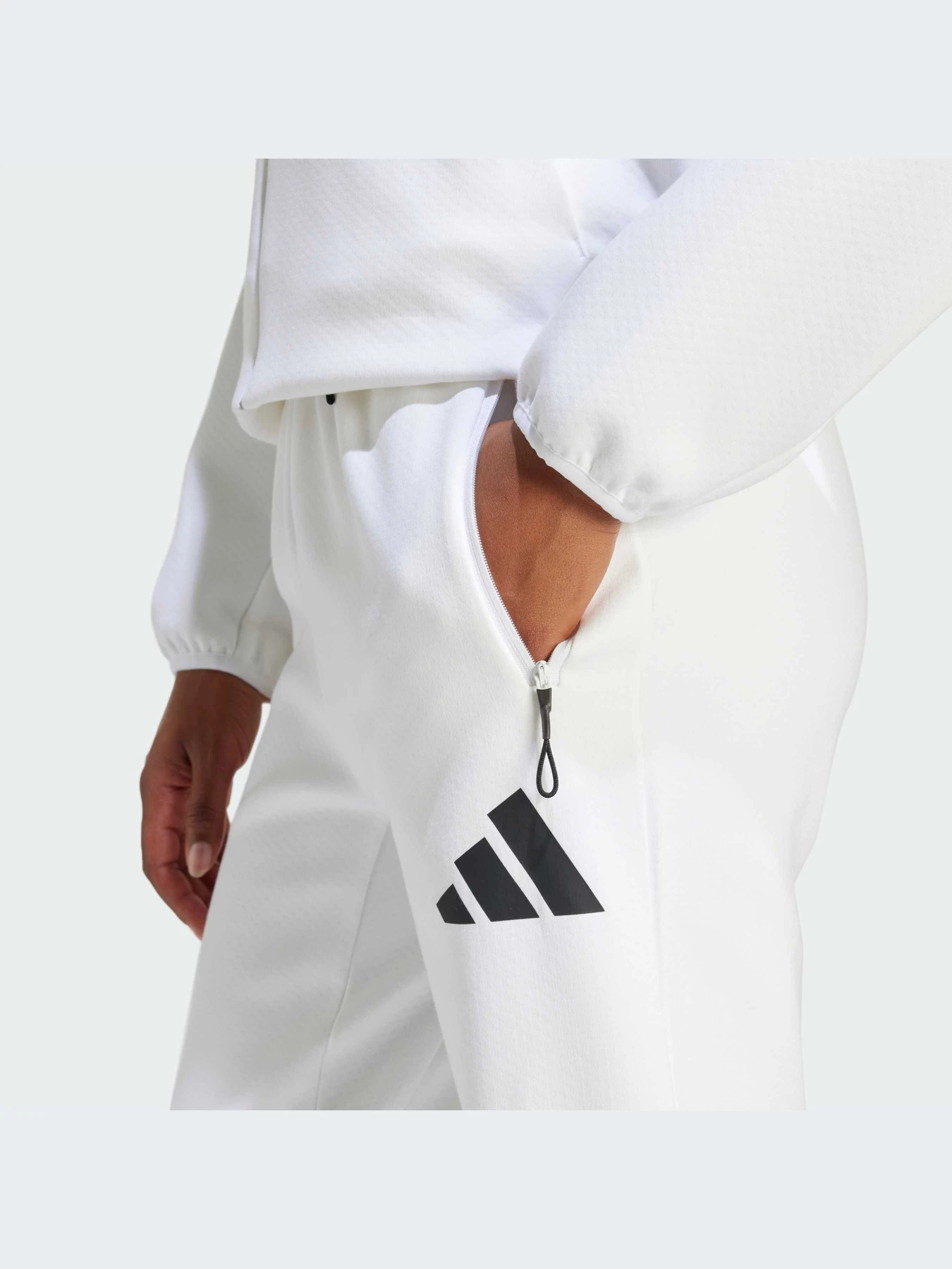 Брюки Adidas ZNE модель JE7843 Брюки Adidas ZNE модель JE7843 Фото