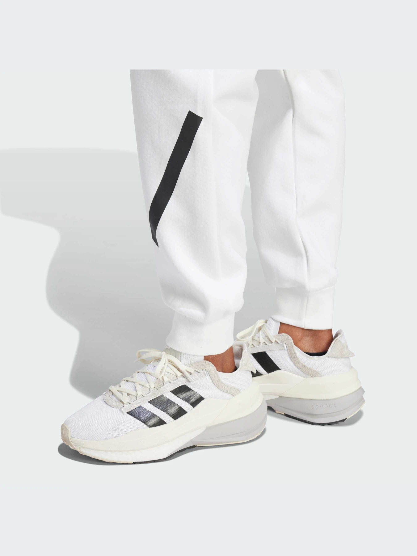 Брюки Adidas ZNE модель JE7843 Брюки Adidas ZNE модель JE7843 Фото