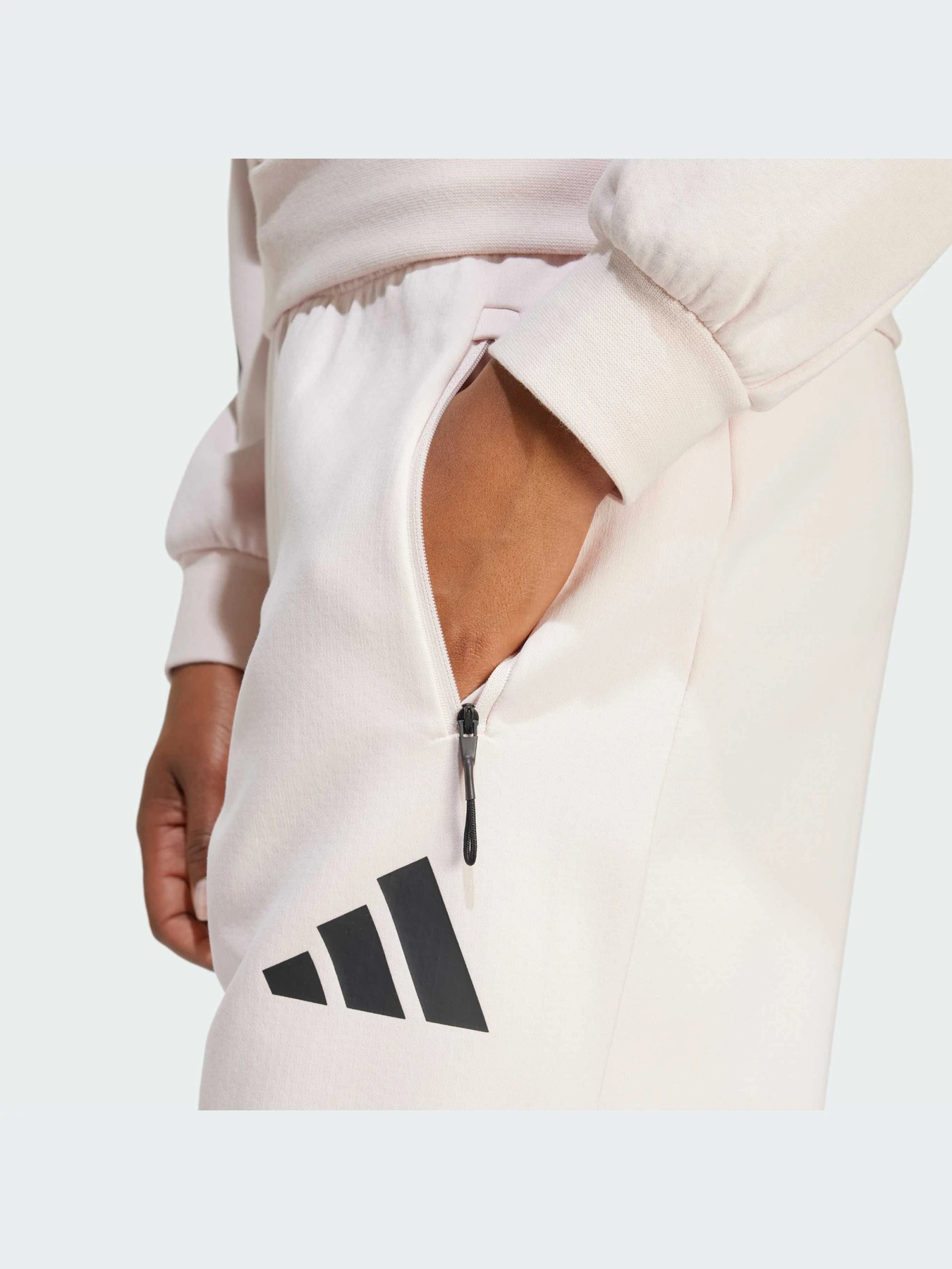 Брюки Adidas ZNE модель JF4780 Брюки Adidas ZNE модель JF4780 Фото