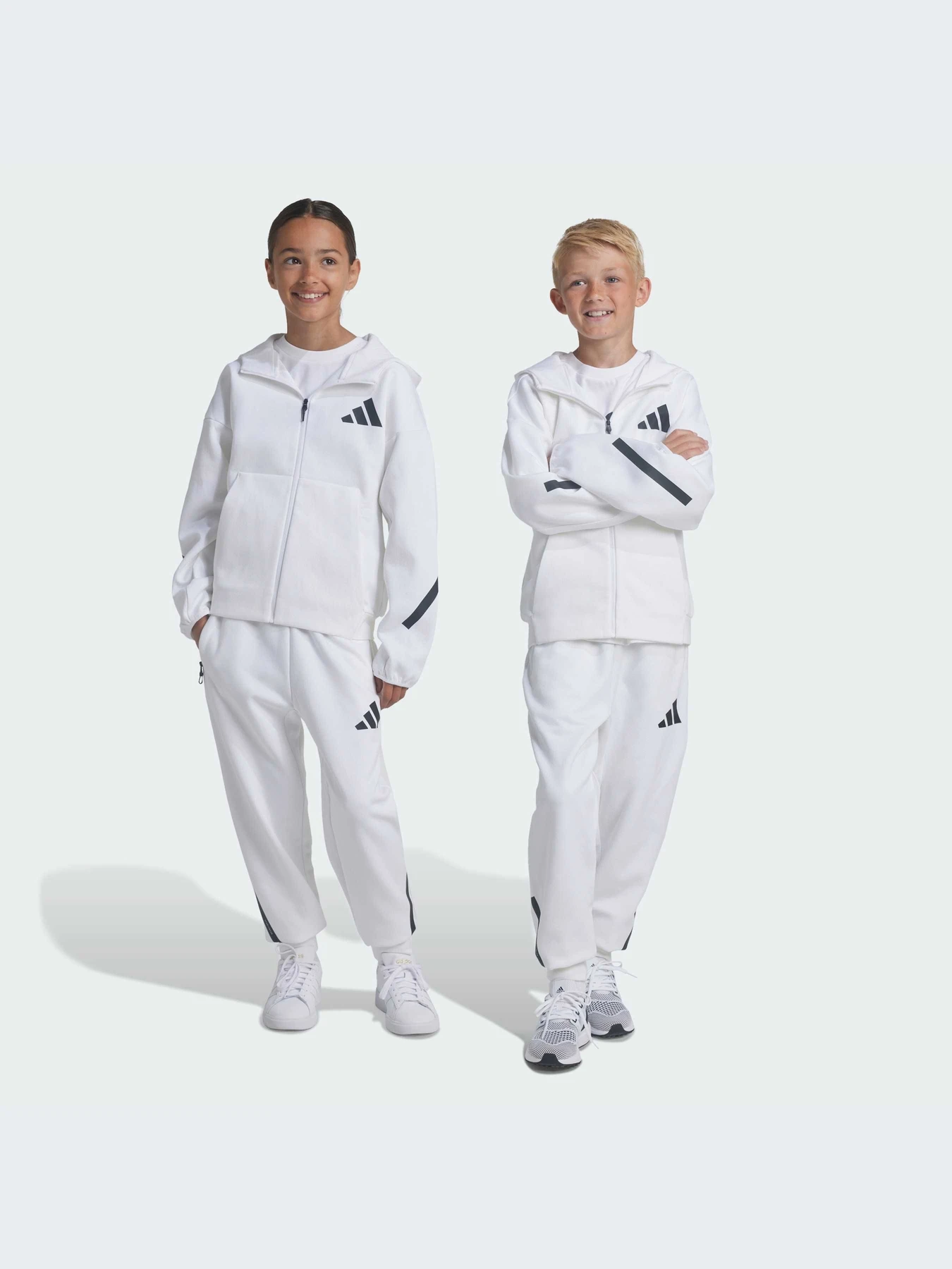 Брюки Adidas ZNE модель JJ4148 Брюки Adidas ZNE модель JJ4148 Фото