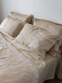 Комплект постільної білизни лате з вишитими білими півоніями Cozy модель 8048327 Фото