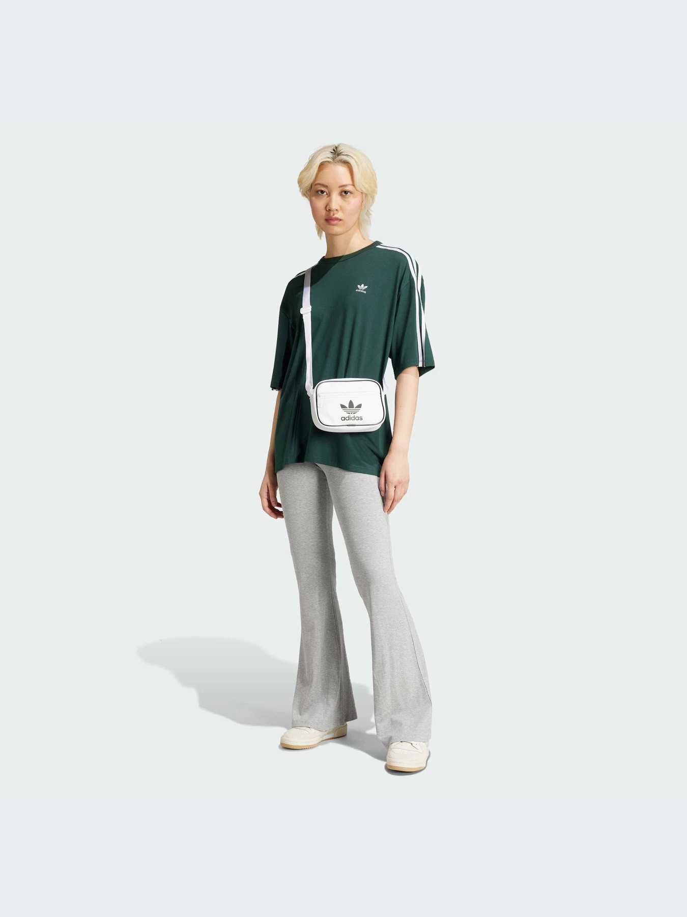 Футболки і поло Adidas Adicolor модель IY4655 Футболки і поло Adidas Adicolor модель IY4655 Фото