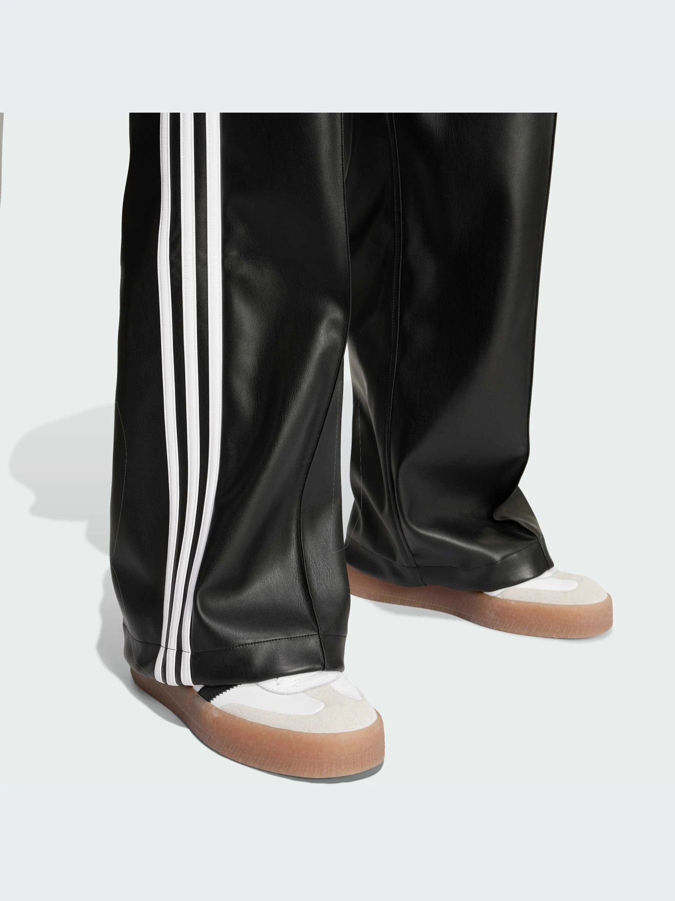 Брюки Adidas Adicolor модель IY7245 Брюки Adidas Adicolor модель IY7245 Фото