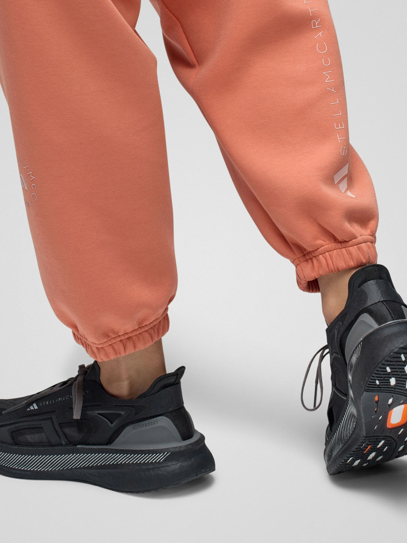 Кросівки Adidas Ultraboost модель IE8771 Кросівки Adidas Ultraboost модель IE8771 Фото