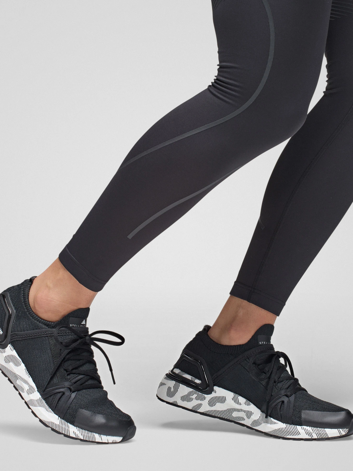 Кросівки Adidas Ultraboost модель IH0087 Фото