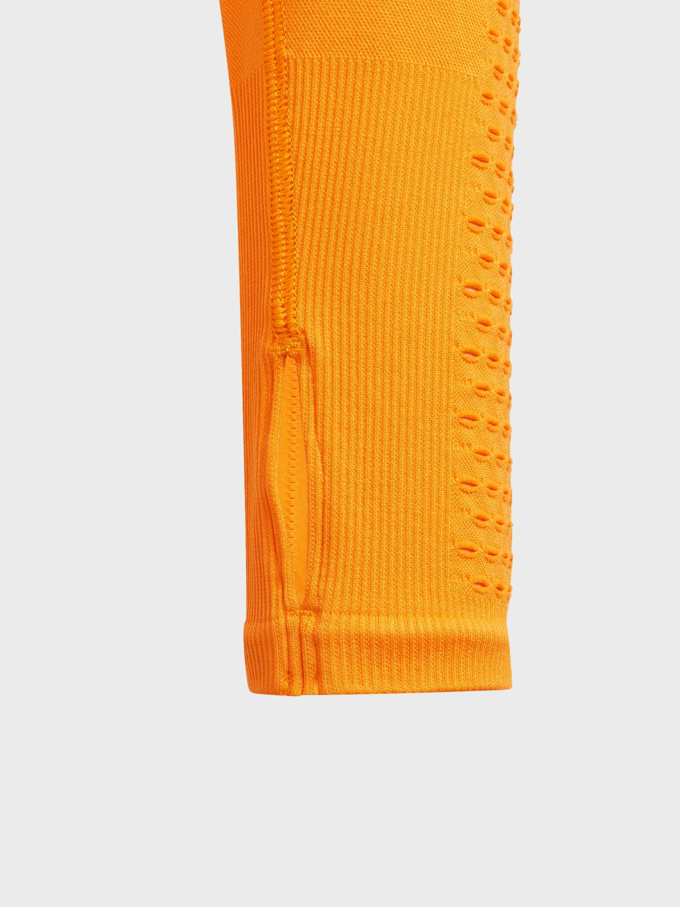 Худи и свитшоты Adidas модель JE4083 Худи и свитшоты Adidas модель JE4083 Фото