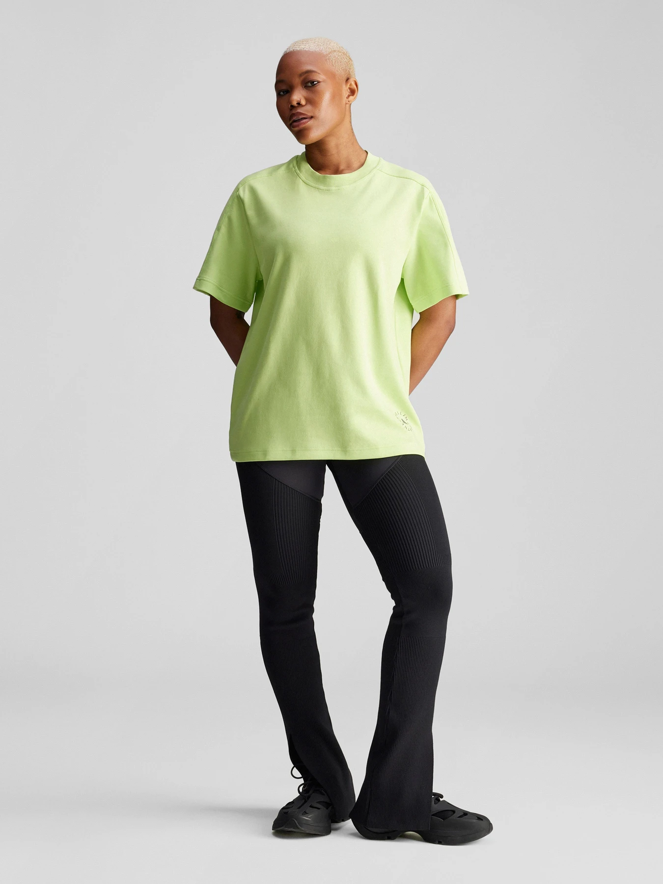 Футболки и поло Adidas модель IW9883 Футболки и поло Adidas модель IW9883 Фото