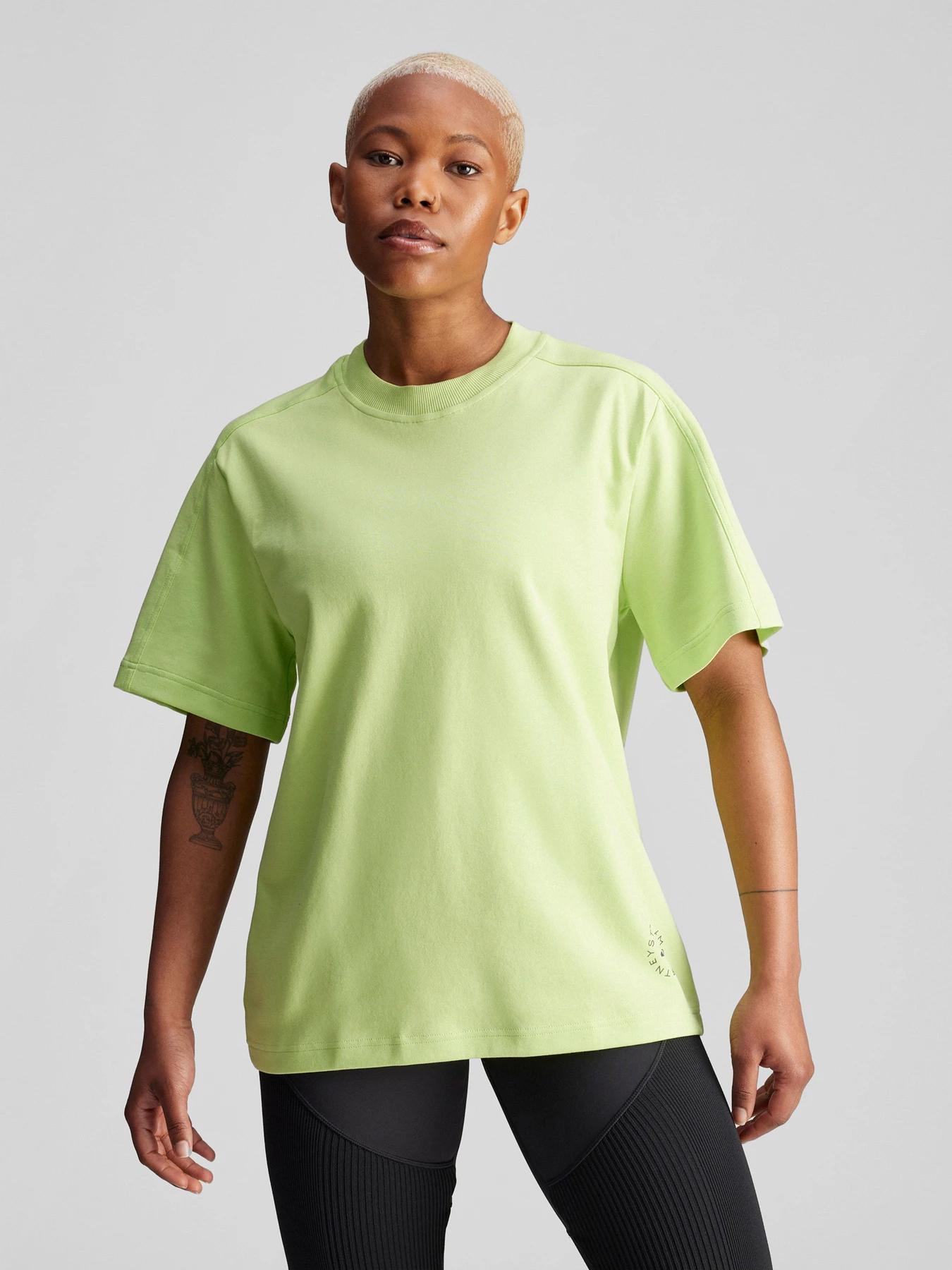 Футболки и поло Adidas модель IW9883 Футболки и поло Adidas модель IW9883 Фото