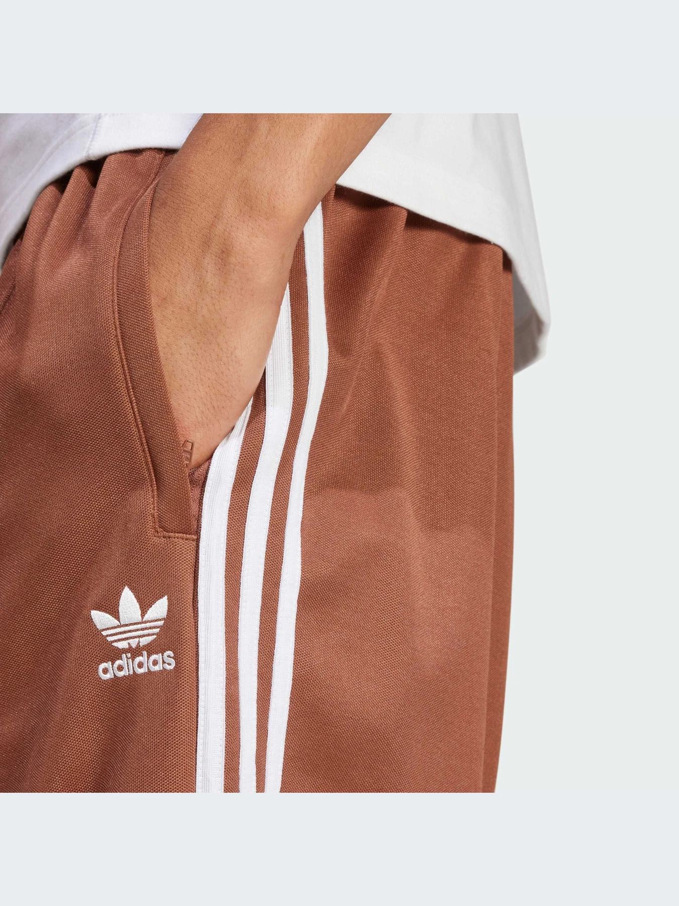 Штани Adidas Adicolor модель IZ2476 Штани Adidas Adicolor модель IZ2476 Фото