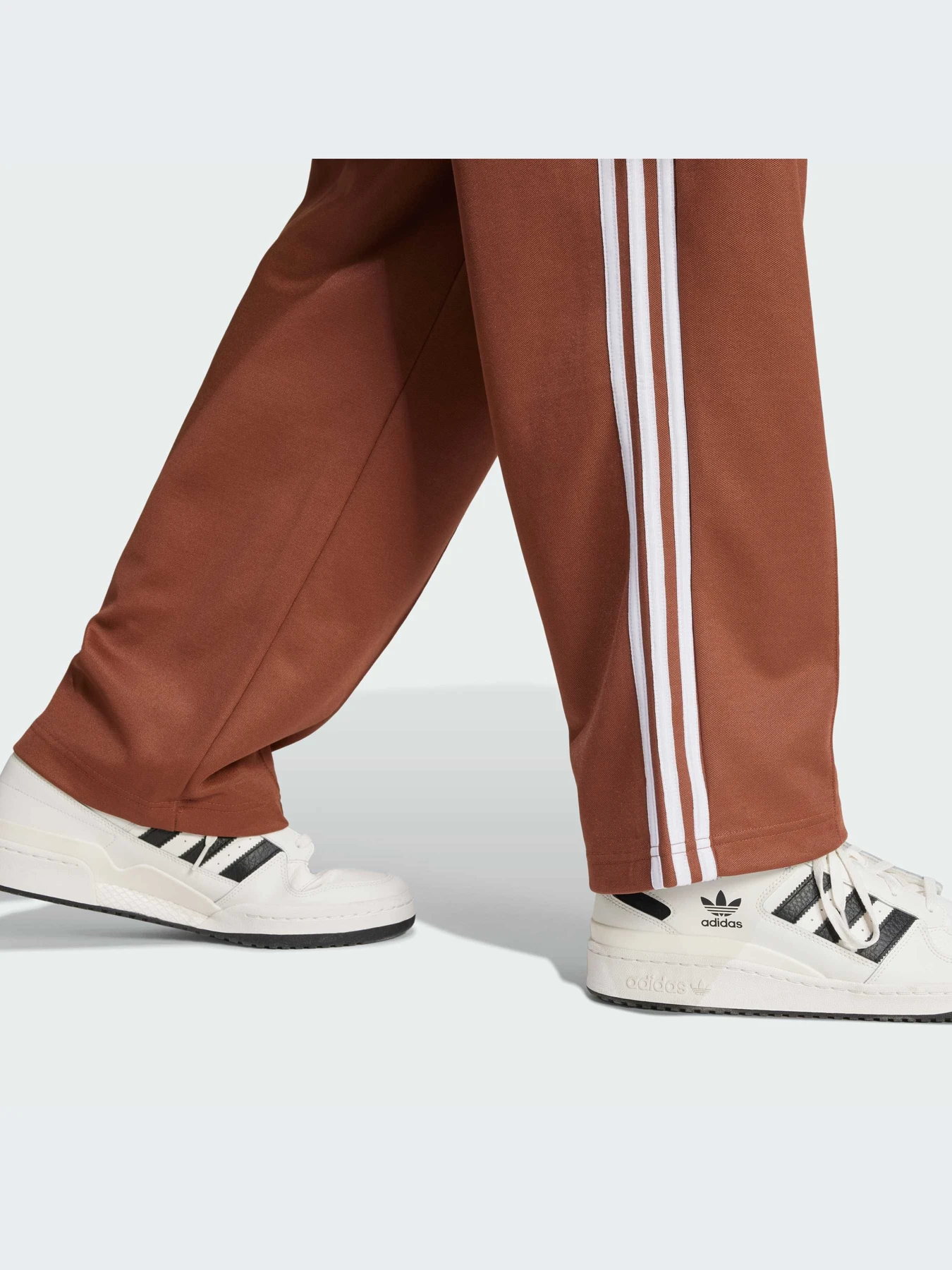 Штани Adidas Adicolor модель IZ2476 Штани Adidas Adicolor модель IZ2476 Фото