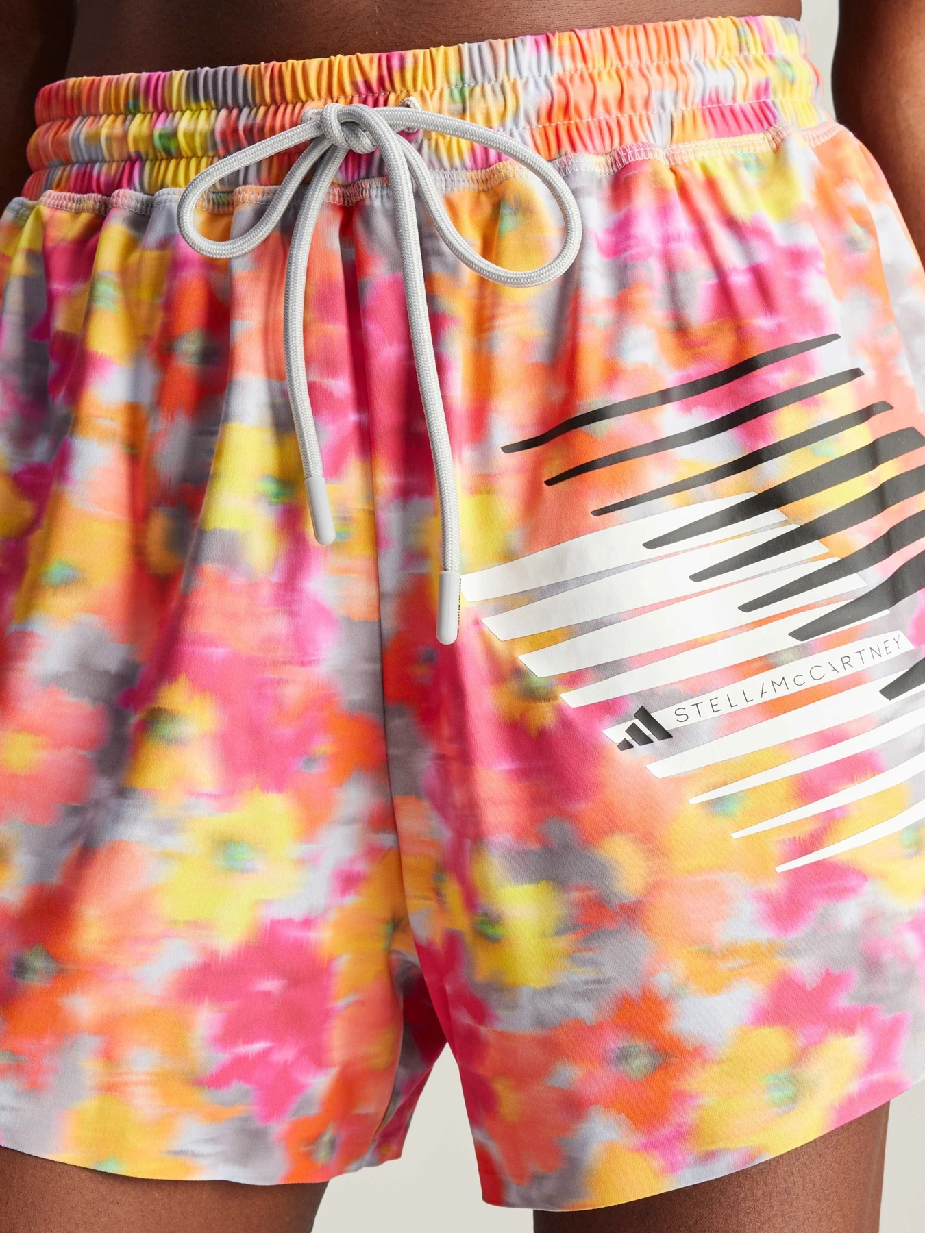 Шорты Adidas модель IW3883 Шорты Adidas модель IW3883 Фото