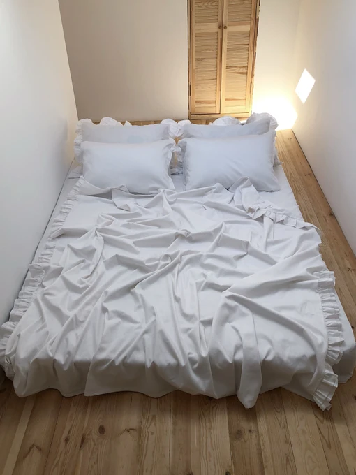 Комплект постільної білизни з рюшами білий Cozy модель 8047948 Фото