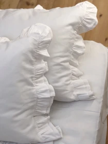 Комплект постільної білизни з рюшами білий Cozy модель 8047948 Фото