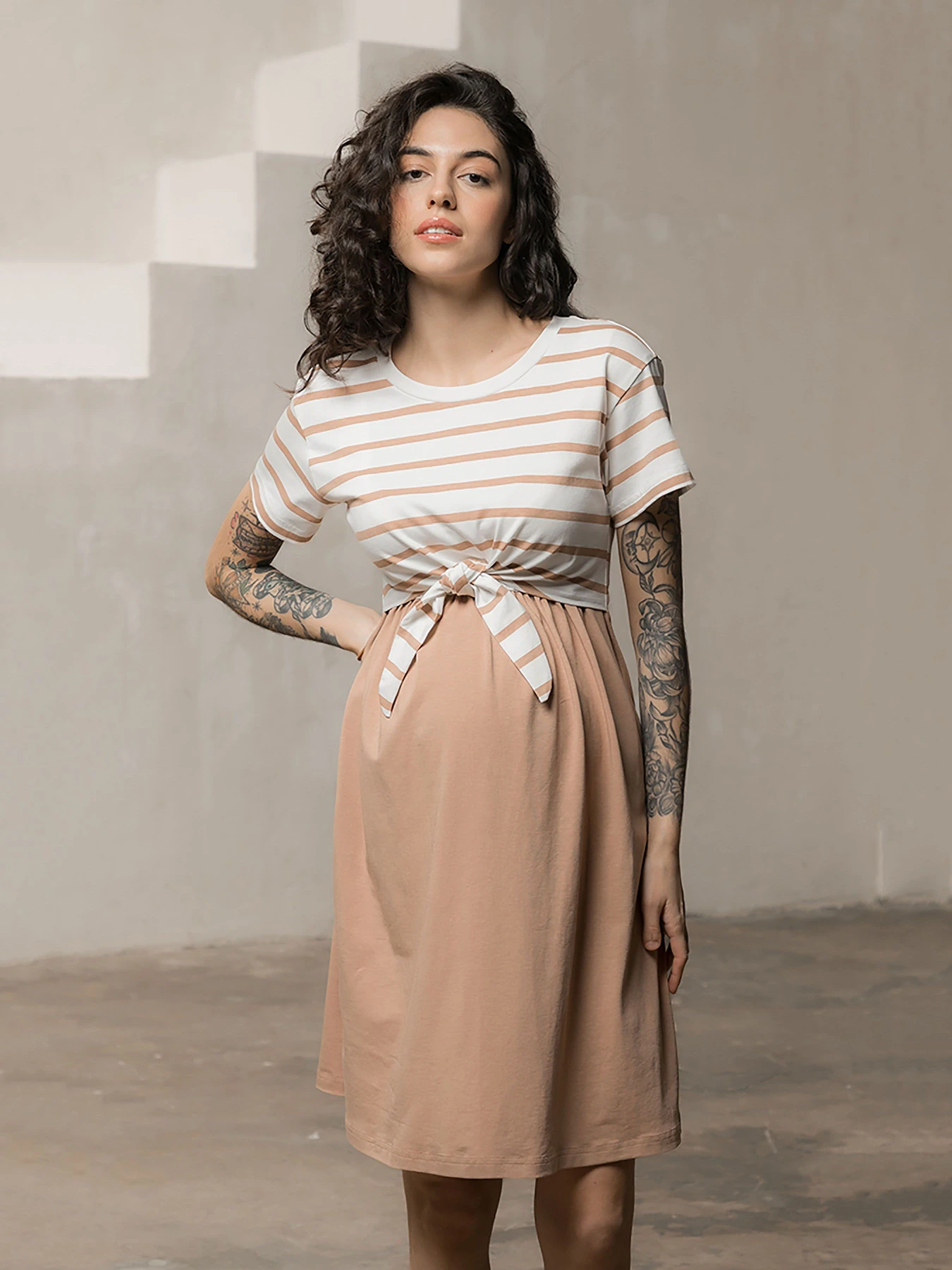 Платья Yula mama Becky модель BeckyDR-24.033BeigeYLMMDR Фото
