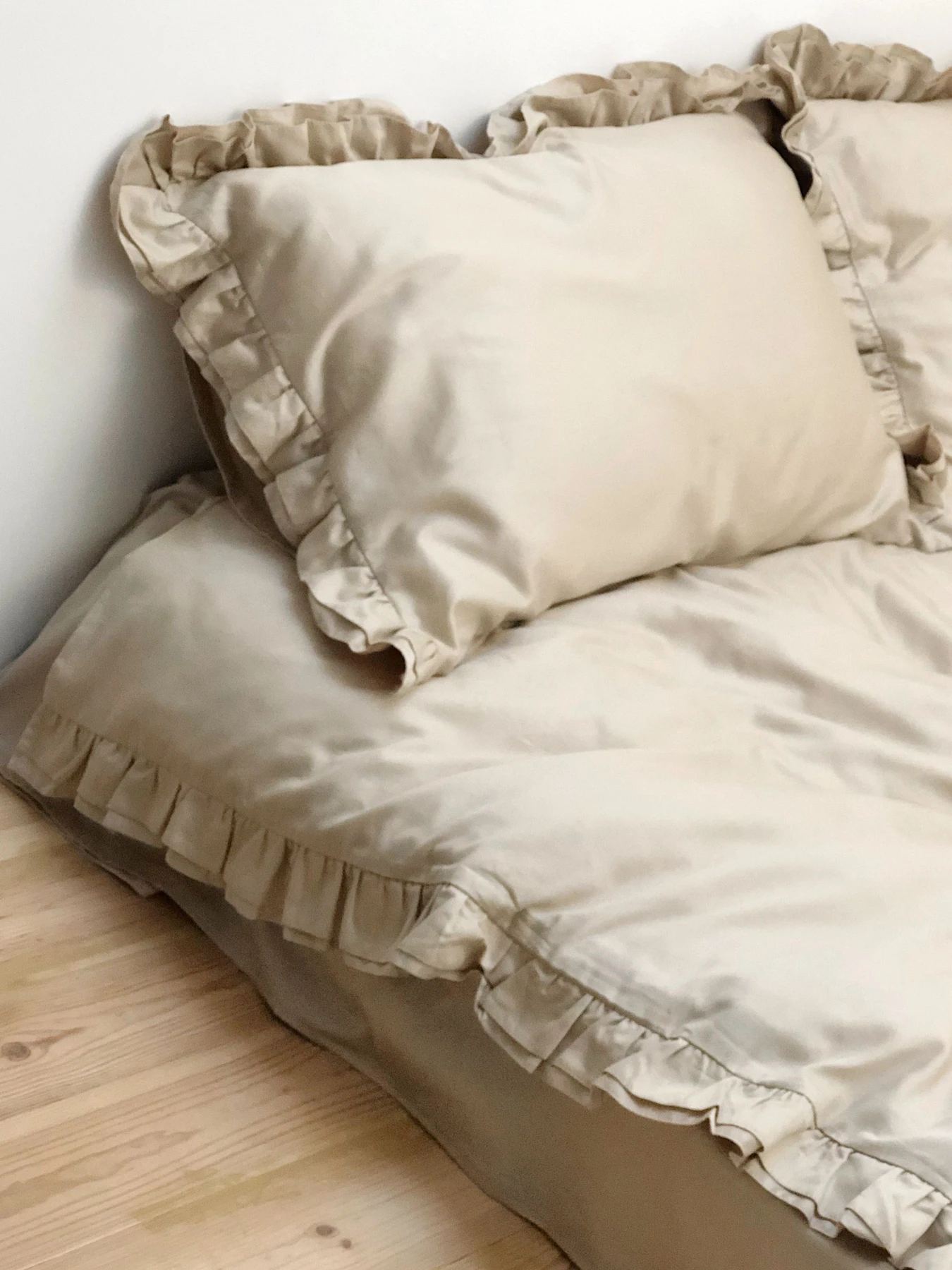 Комплект постільної білизни з рюшами лате Cozy модель 8047922 Фото