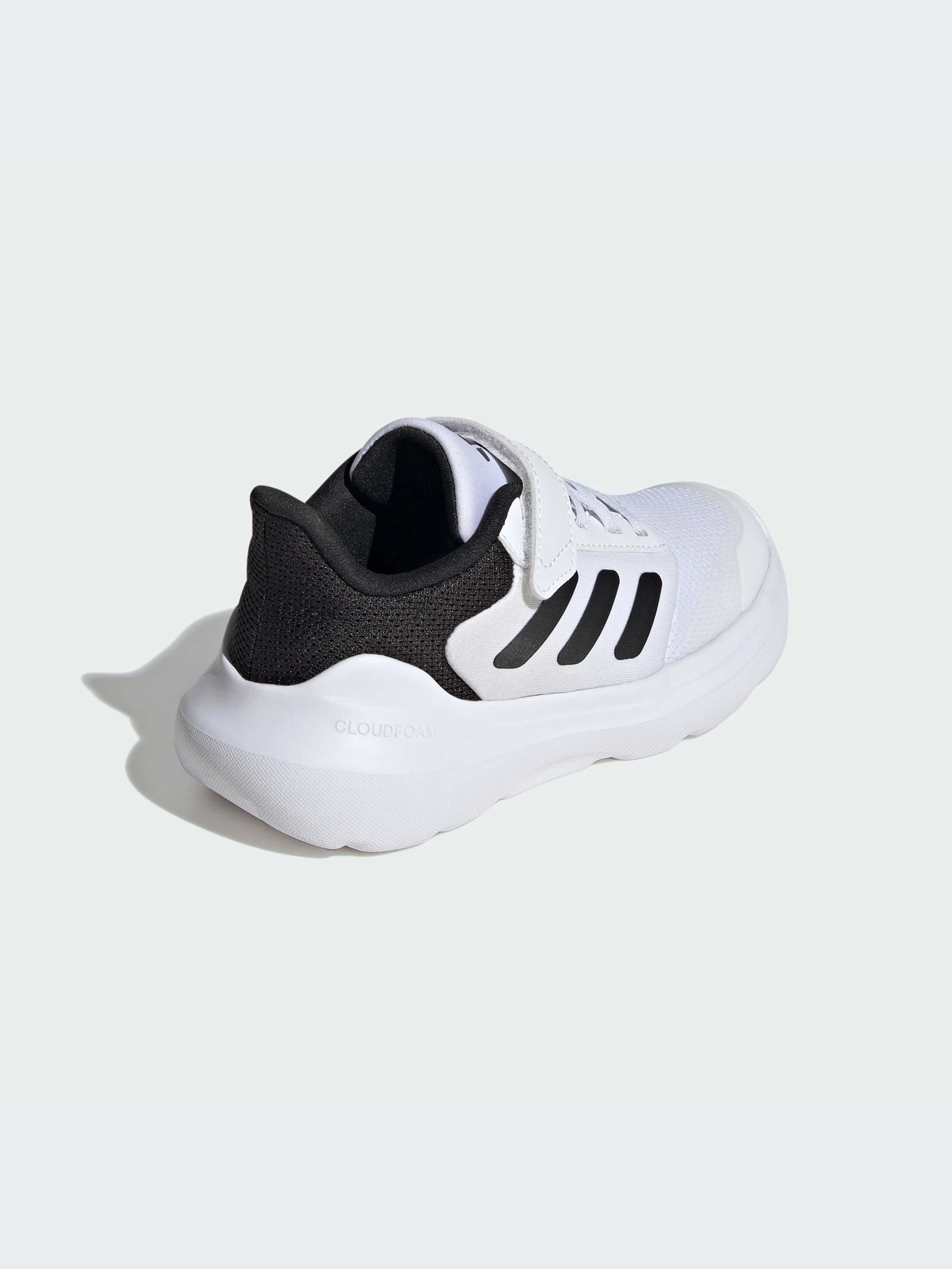Кроссовки Adidas модель IE5982 Кроссовки Adidas модель IE5982 Фото