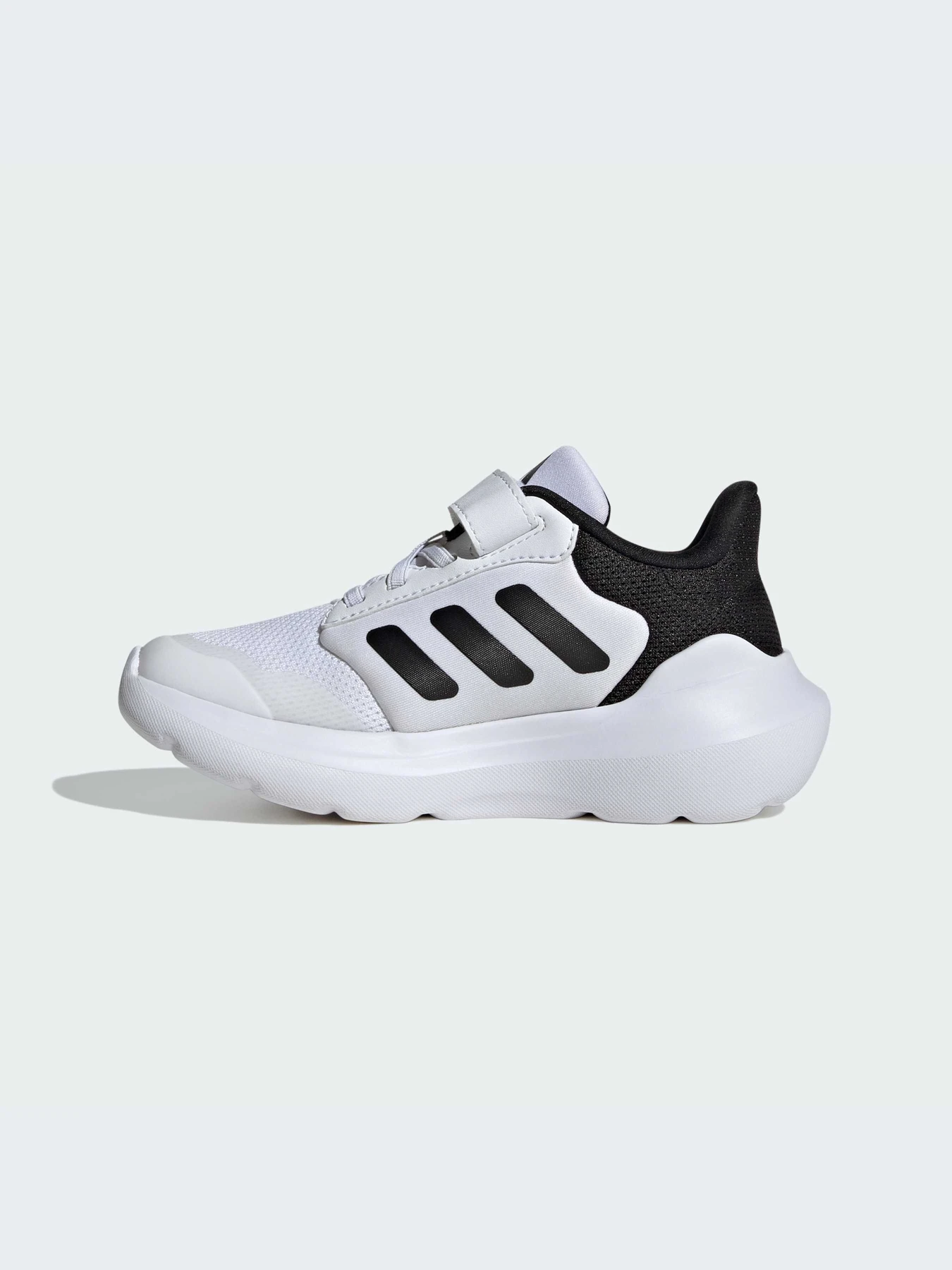 Кроссовки Adidas модель IE5982 Кроссовки Adidas модель IE5982 Фото