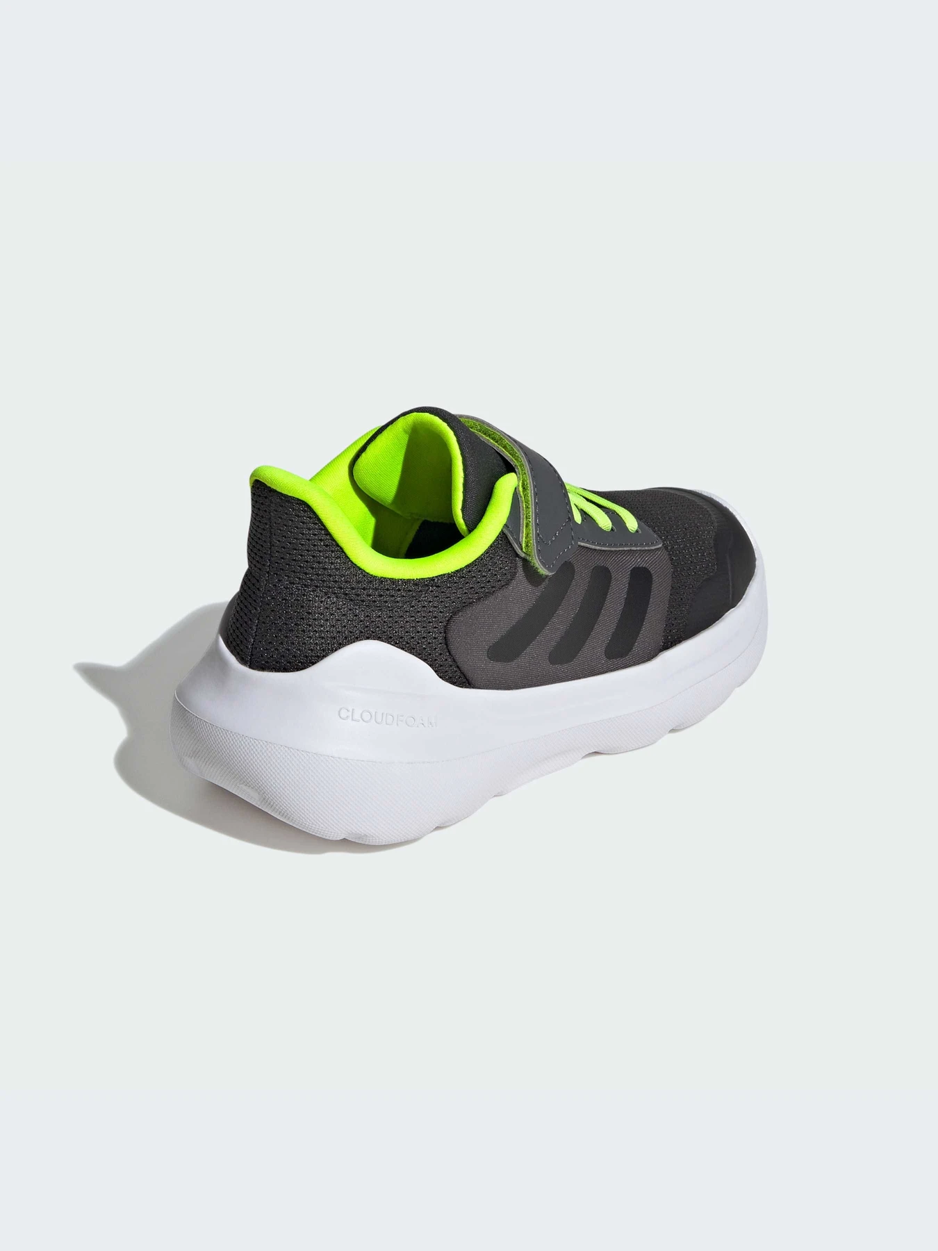 Кроссовки Adidas модель IE5987 Кроссовки Adidas модель IE5987 Фото