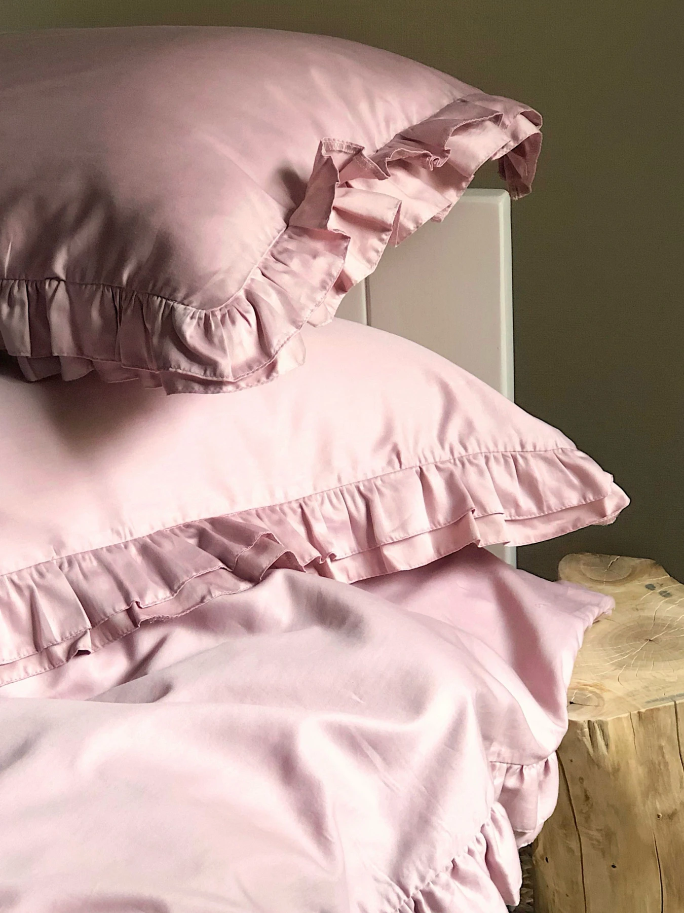 Комплект постільної білизни з рюшами рожевий Cozy модель 8047993 Фото