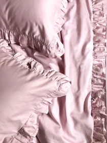 Комплект постільної білизни з рюшами рожевий Cozy модель 8047993 Фото