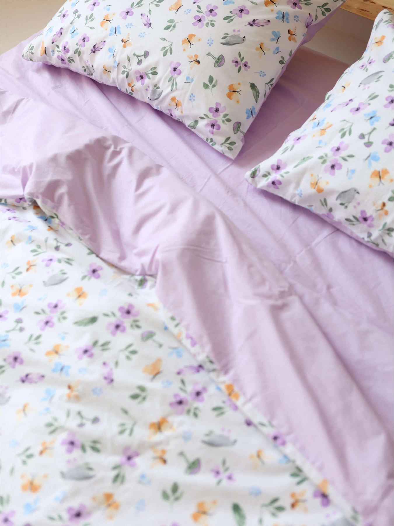 Комплект постельного белья с ткани Ранфорс цвет Фиалки с однотонным BedclozZzes модель 12906 Комплект постельного белья с ткани Ранфорс цвет Фиалки с однотонным BedclozZzes модель 12906 Фото