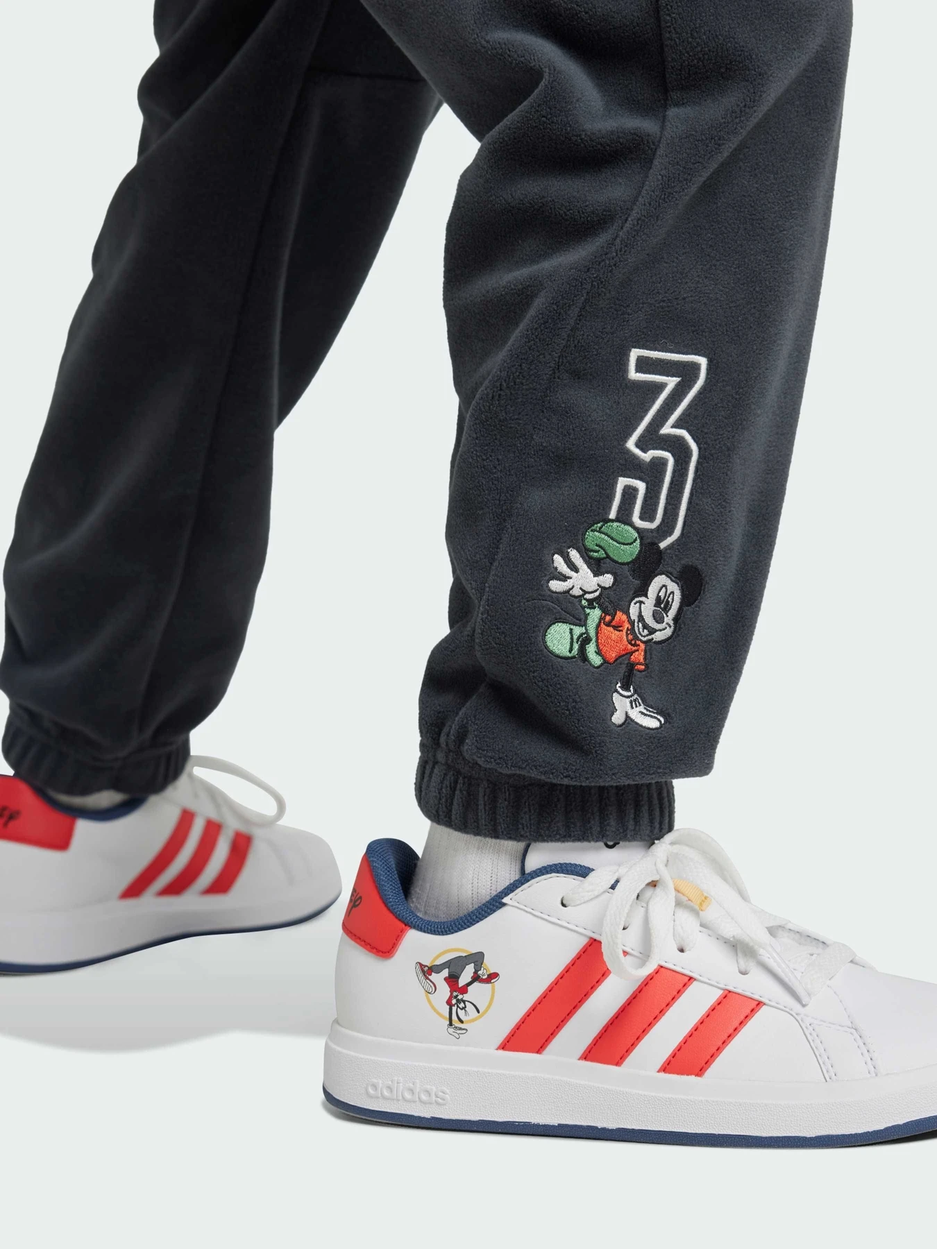 Брюки Adidas x Disney модель IV9626 Брюки Adidas x Disney модель IV9626 Фото