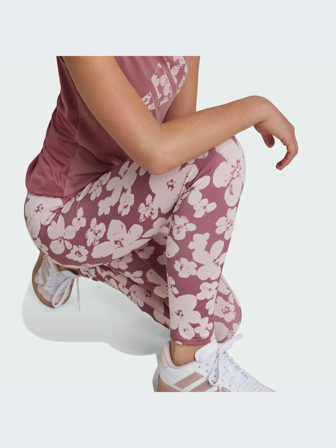 Брюки Adidas модель IW3291 Брюки Adidas модель IW3291 Фото