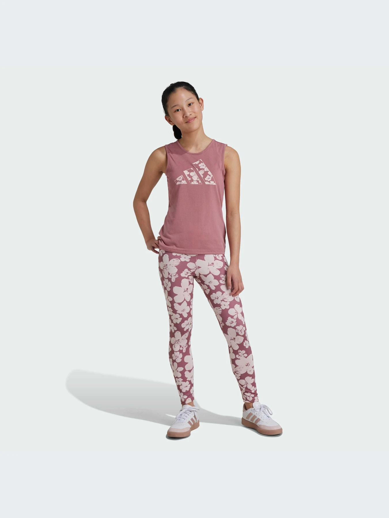 Брюки Adidas модель IW3291 Брюки Adidas модель IW3291 Фото
