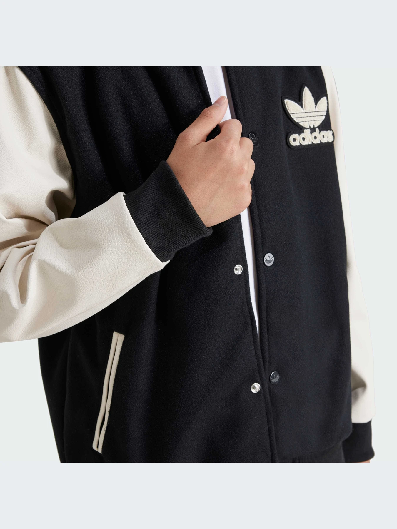 Куртки и дубленки Adidas Adicolor модель IY7505 Куртки и дубленки Adidas Adicolor модель IY7505 Фото
