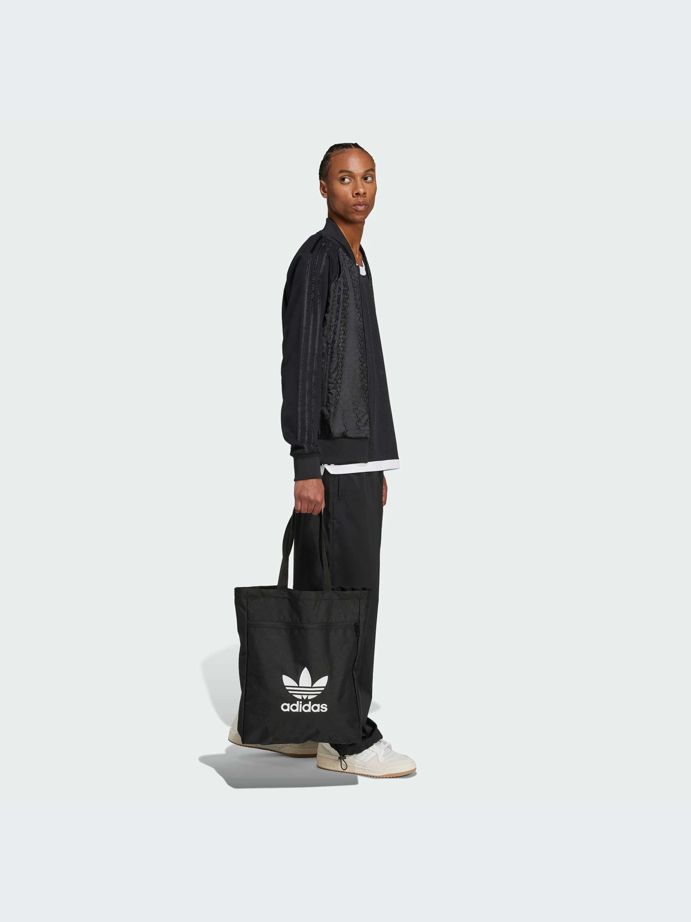 Худи и свитшоты Adidas Graphics модель IZ2541 Худи и свитшоты Adidas Graphics модель IZ2541 Фото